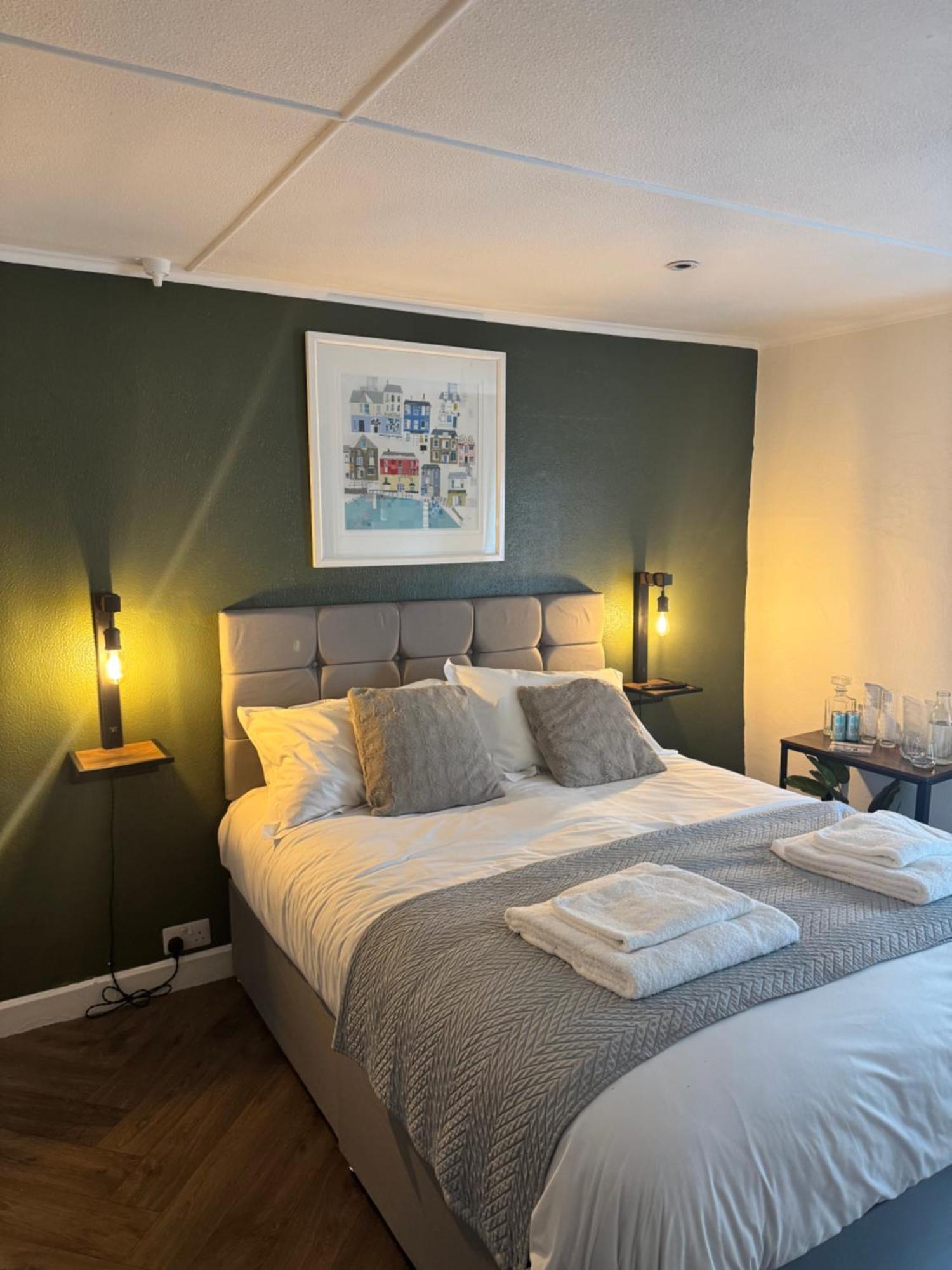 The London Inn Пэдстоу Экстерьер фото