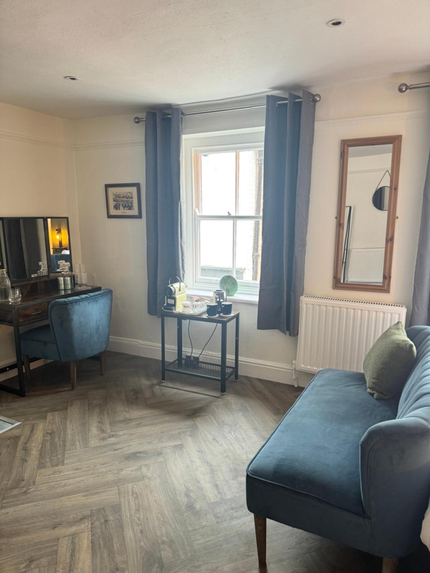 The London Inn Пэдстоу Экстерьер фото
