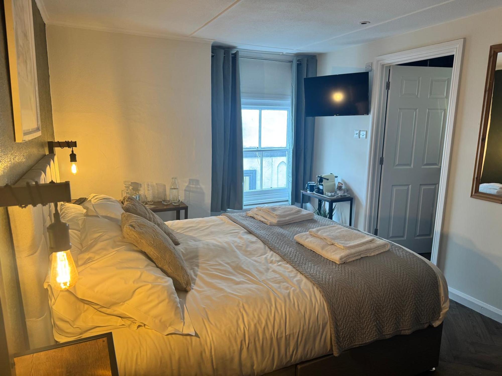 The London Inn Пэдстоу Экстерьер фото