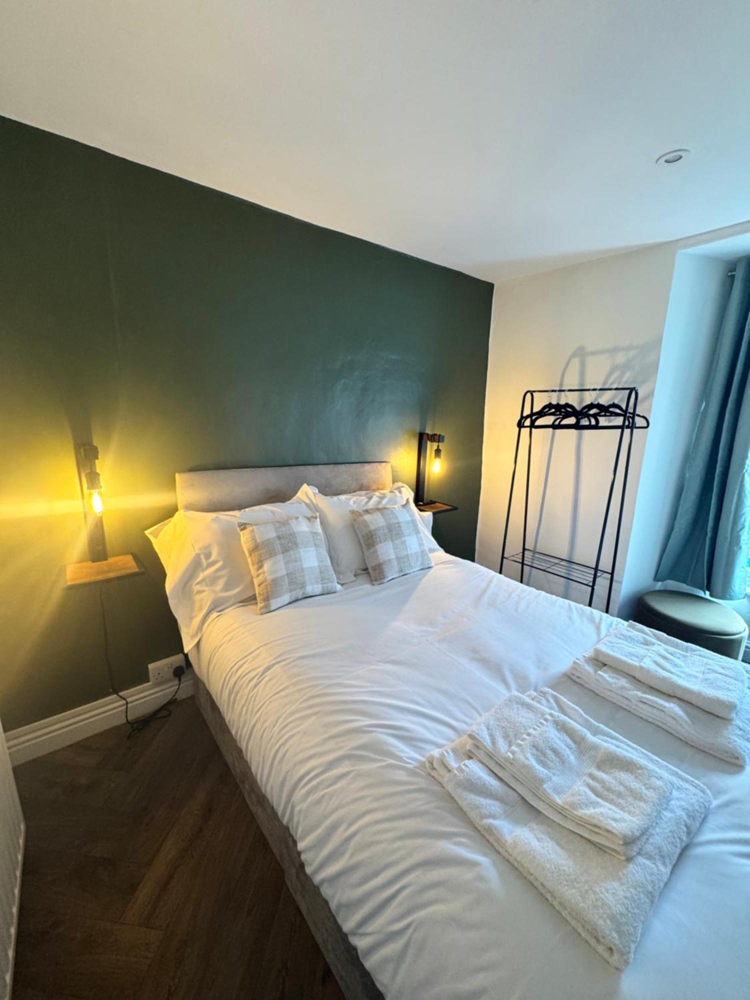 The London Inn Пэдстоу Экстерьер фото