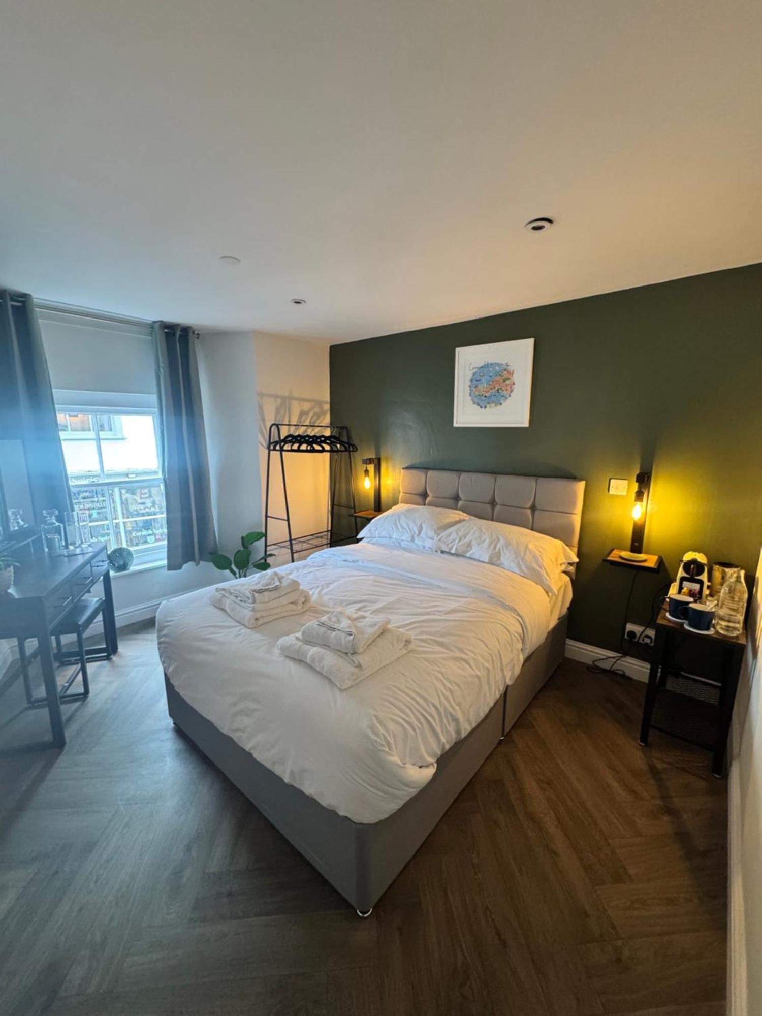 The London Inn Пэдстоу Экстерьер фото