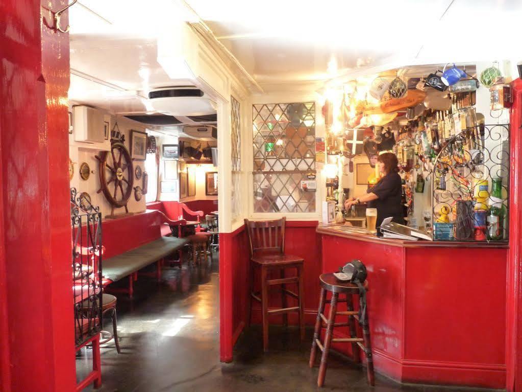 The London Inn Пэдстоу Экстерьер фото