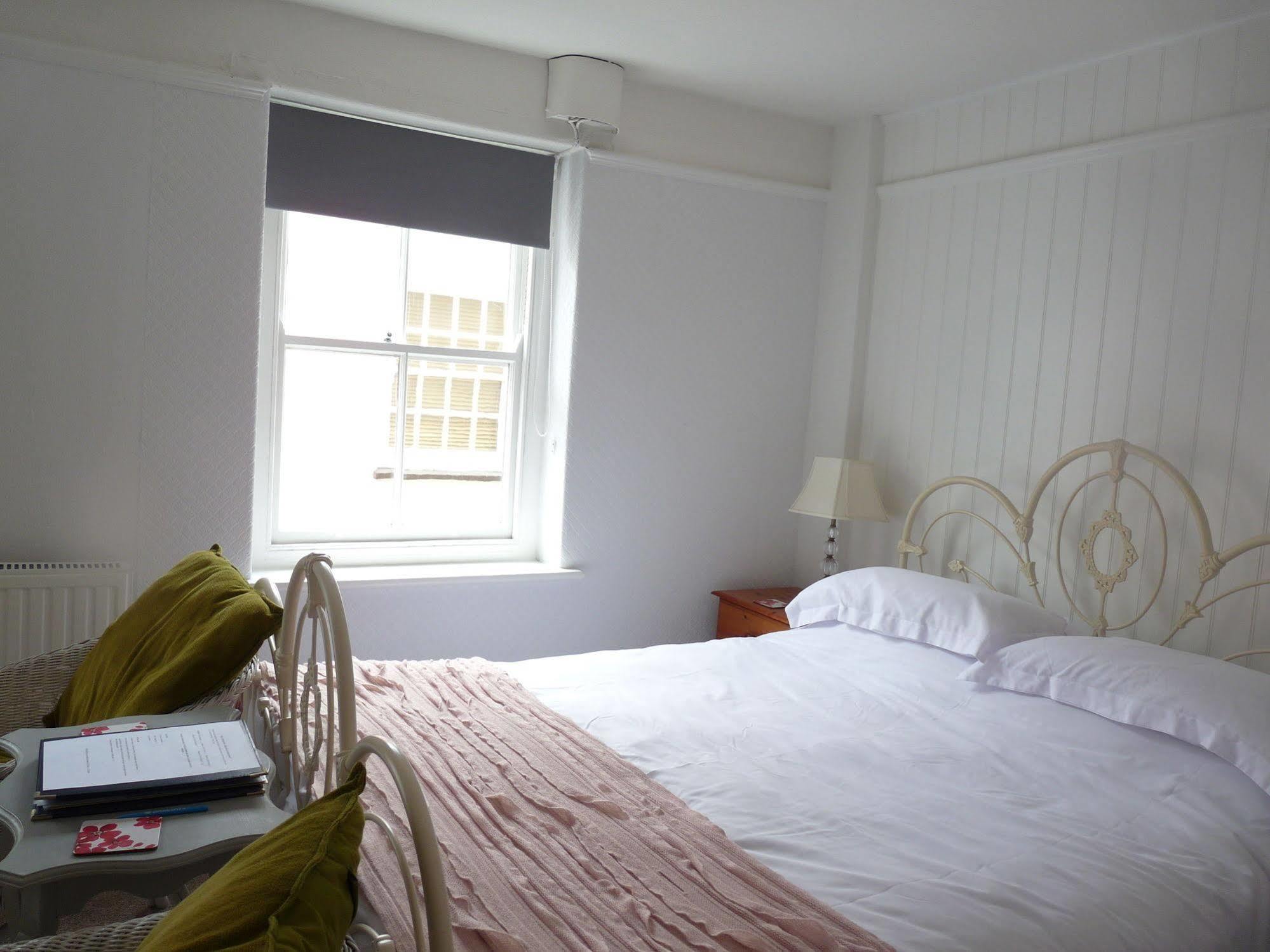 The London Inn Пэдстоу Экстерьер фото