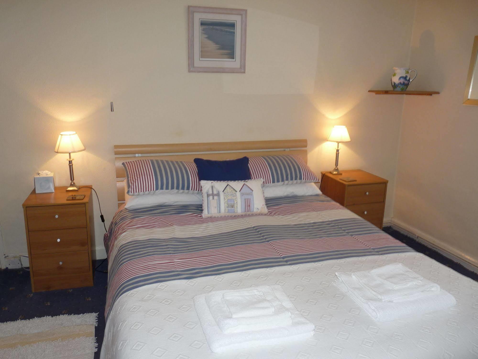 The London Inn Пэдстоу Экстерьер фото
