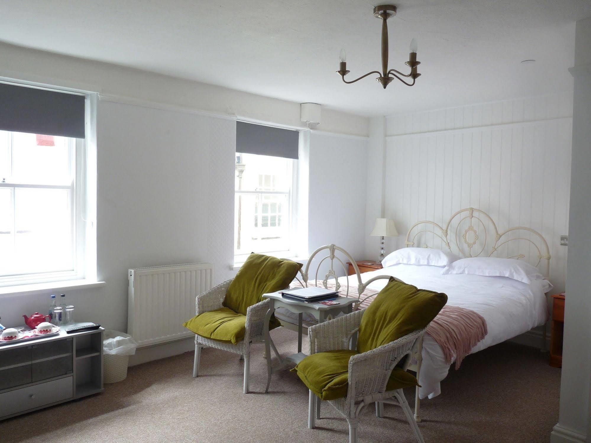 The London Inn Пэдстоу Экстерьер фото