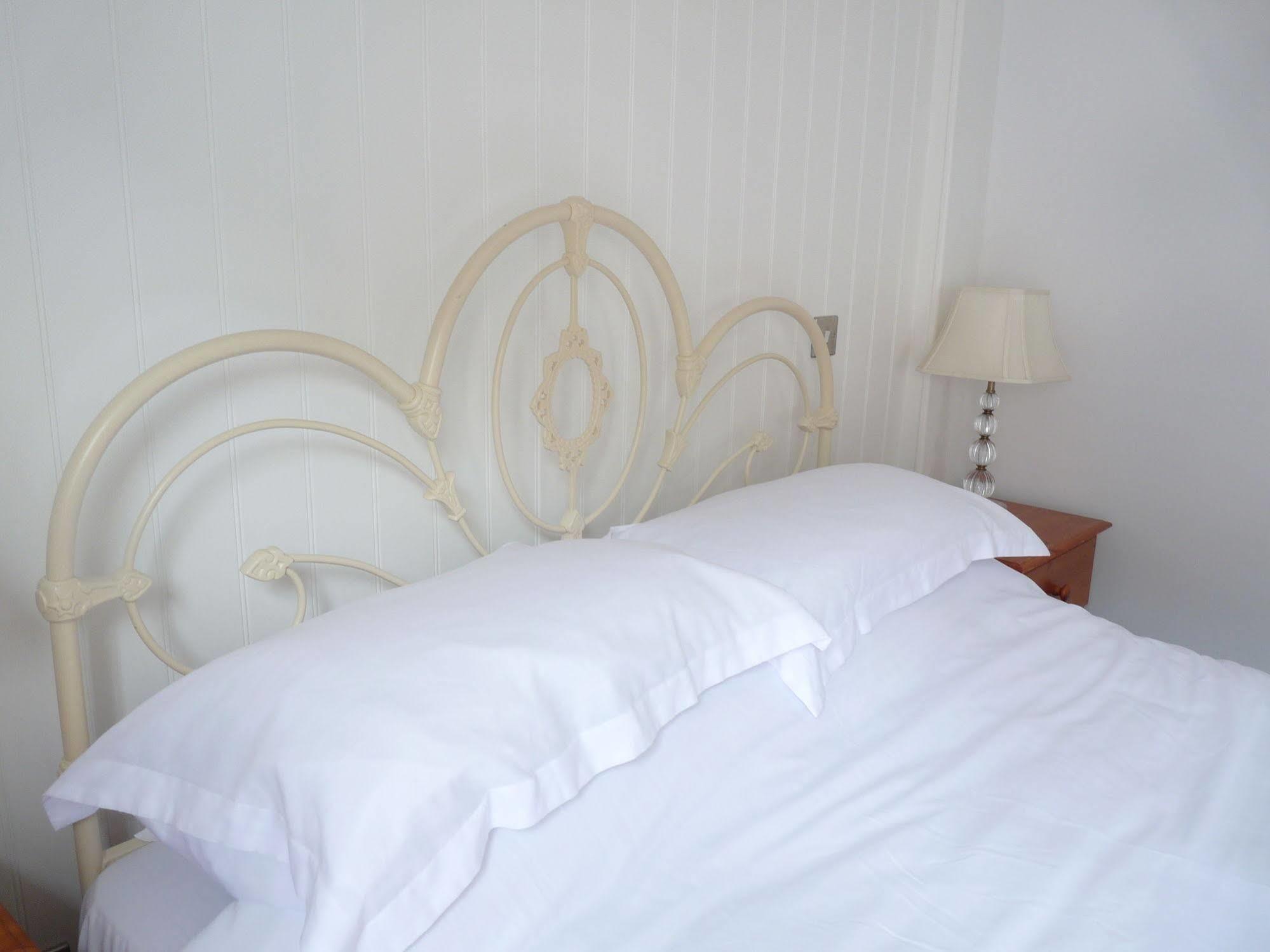 The London Inn Пэдстоу Экстерьер фото